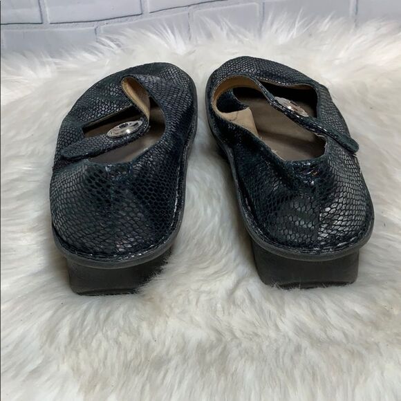 Alegria Paloma Pewter Embossed Flats Sz 40… - Picture 4 of 7